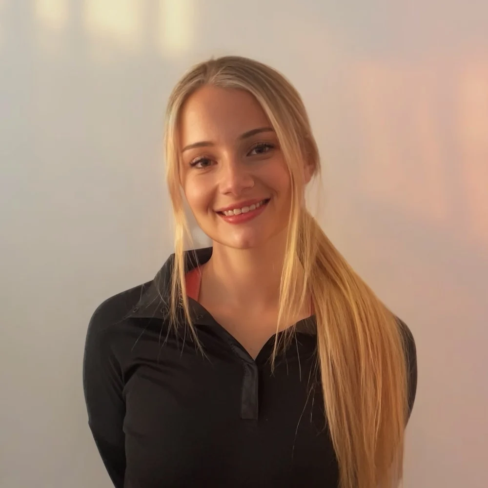 Facetune_12-11-2025-17-35-12 (1)